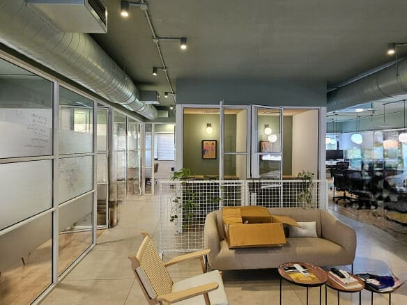 אזור ישיבה במשרדים במוטיפיורי