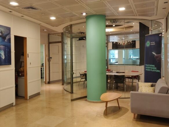 כניסה למשרד וחלוקה לחדרי עבודה