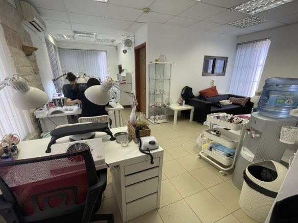 להשכרה משרד נעים וביתי בשכונת מונטיפיורי