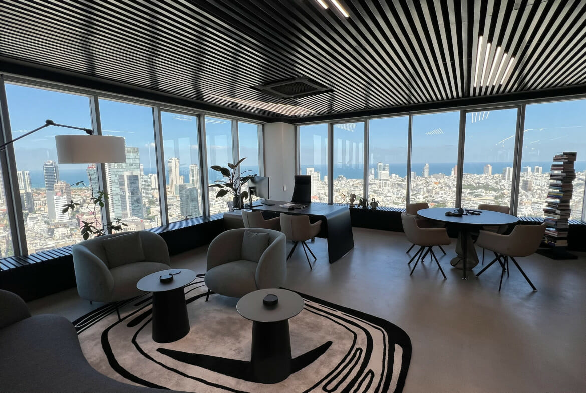 משרדים להשכרה בתל אביב בקומה גבוהה עם נוף לים