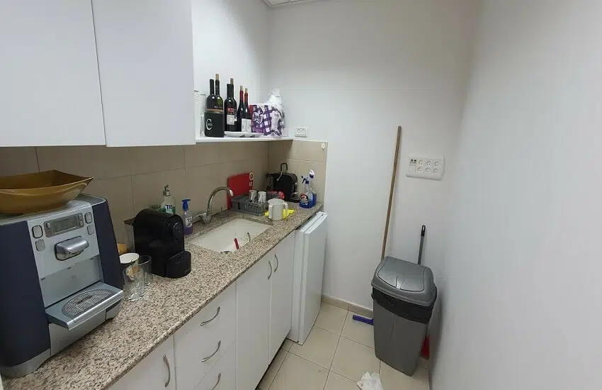 230 מ