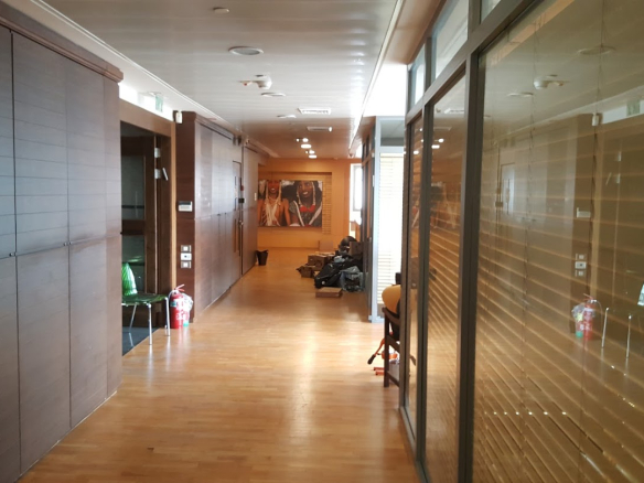 מבט כללי- חלק מהמשרד