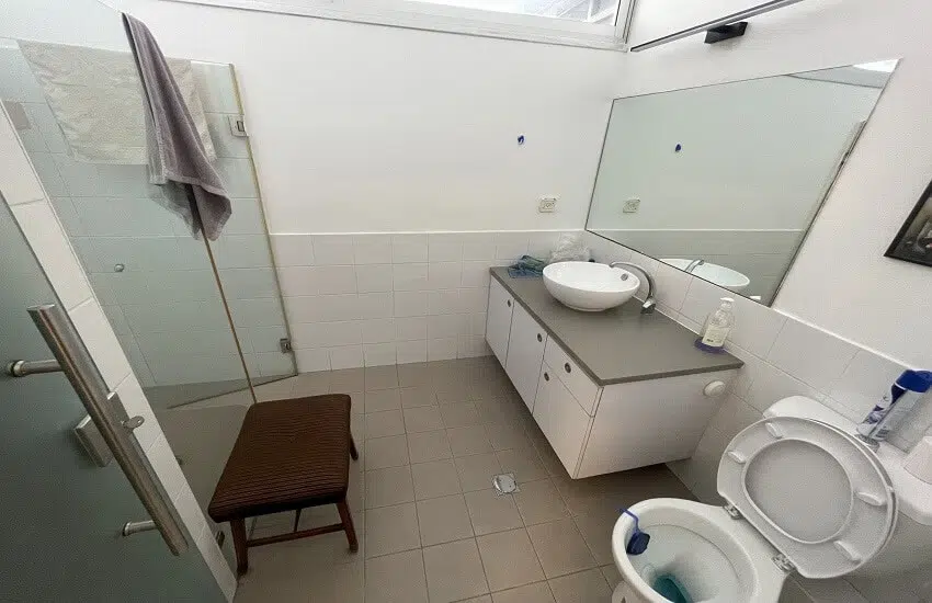 משרדים להשכרה בשכונת מונטיפיורי, משרד 63 מר ברחוב בן אביגדור.