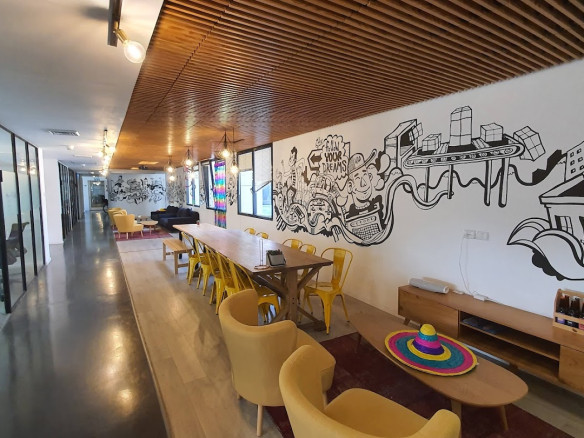 לאונג' ואזור ישיבה/ פינות אוכל