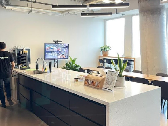 מטבח עם מקומות ישיבה