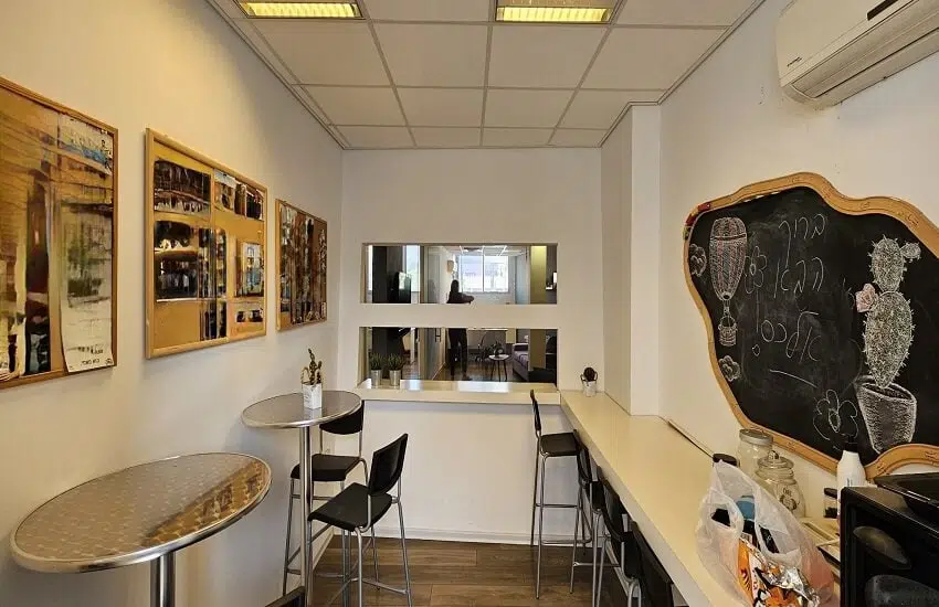 להשכרה משרד 300 מר במחיר אטרקטיבי וגג לשימוש השוכרים