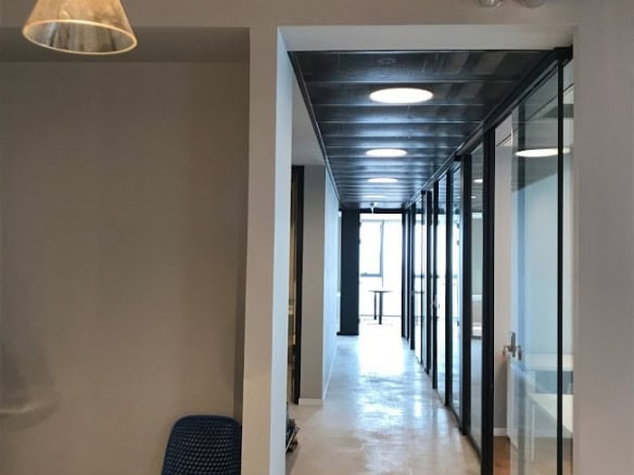 מסדרון וכניסה לחדרים