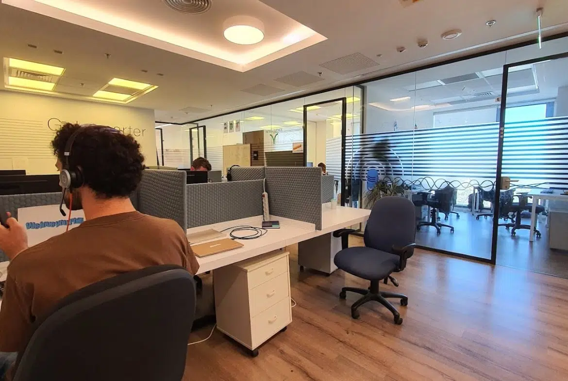 אופן ספייס עם עמדות עבודה