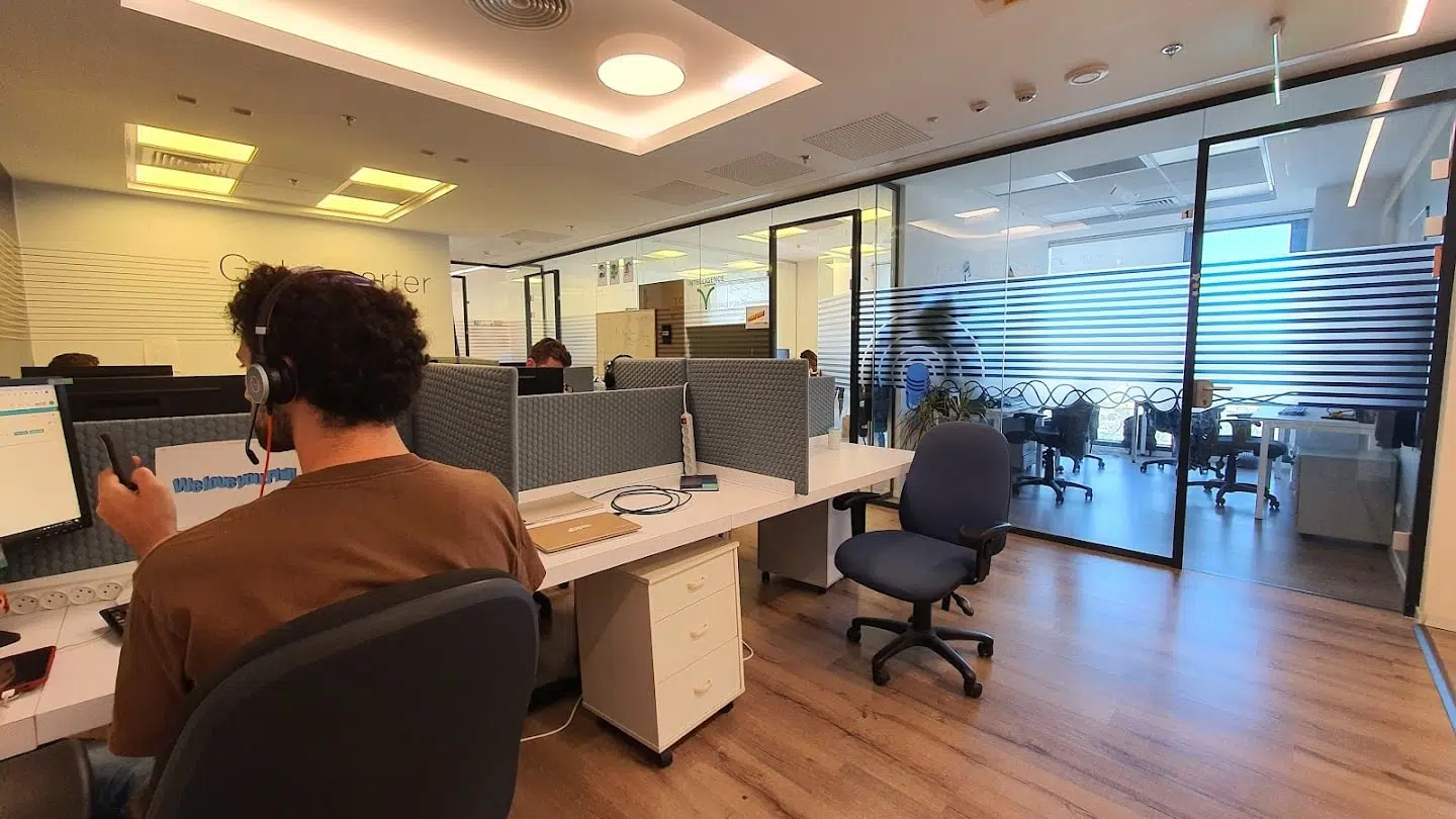 אופן ספייס עם עמדות עבודה