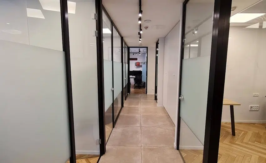 חלוקה לחדרי עבודה
