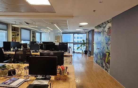 אופן ספייס עם עמדות עבודה