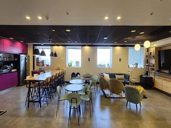 להשכרה משרד 831 מר במגדל מודרני וייחודי