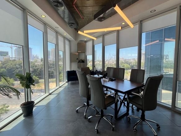 משרד להשכרה באזור מידטאון 240 מר