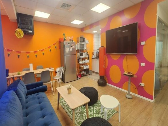 משרד להשכרה בחסן ערפה - 251 מר