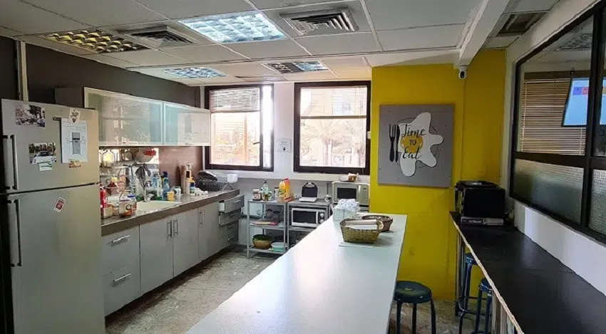 מטבח עם פינת אוכל