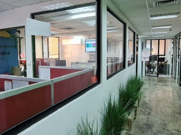 מבט כללי על המשרד- חדרי עבודה