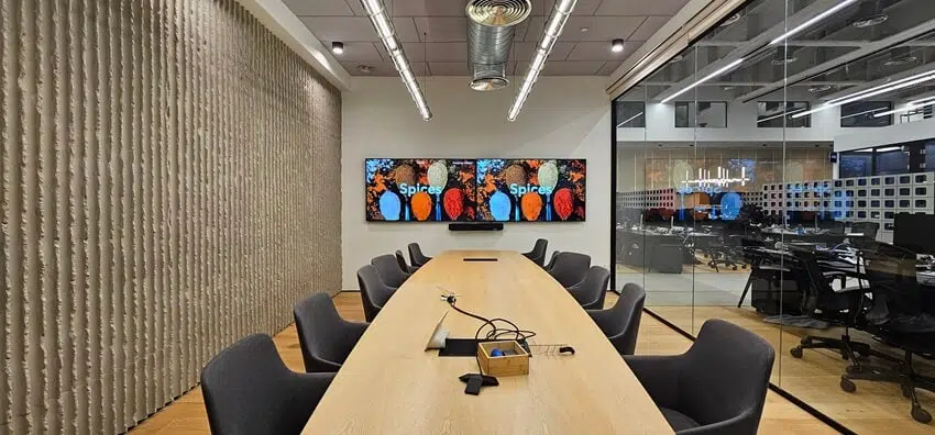 חדרי ישיבות גדול קומתי