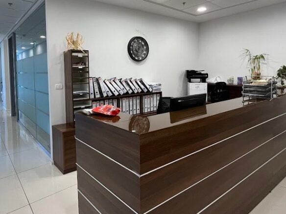 עמדת קבלה ו מסדרון