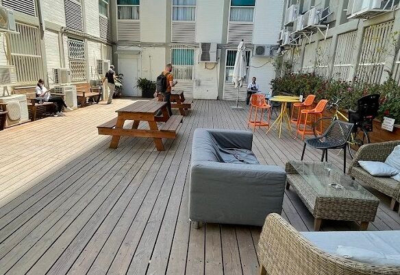 חצר פרטית מגניבה