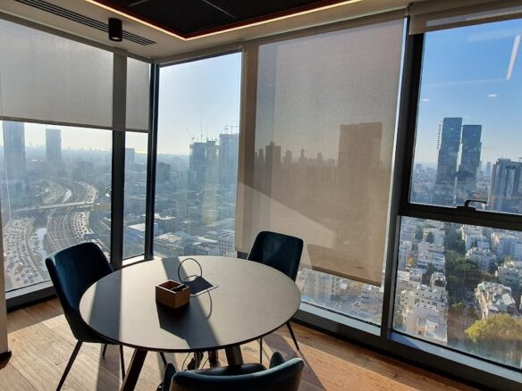 חדר ישיבות קטן