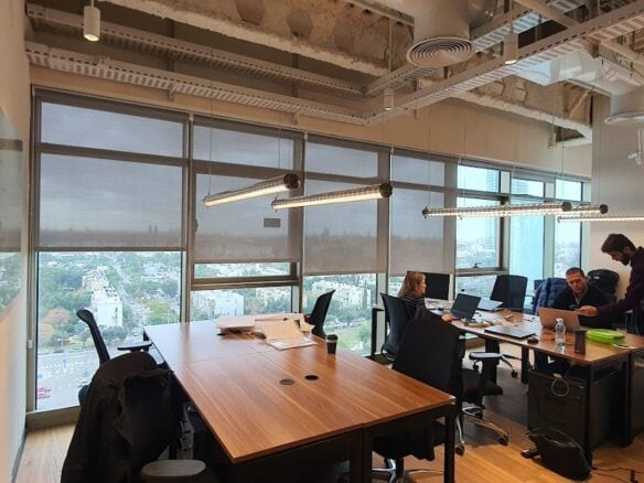 עמדות עבודה באחת מהיחידות