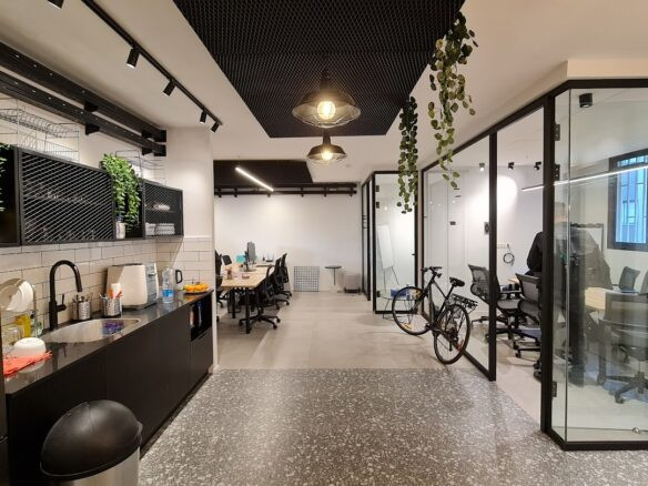 מבט כללי- מטבח, חדר ישיבות