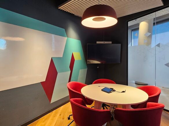 חדר ישיבות קטן