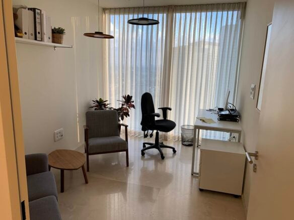 חדר מנהל/ חדר עבודה גדול