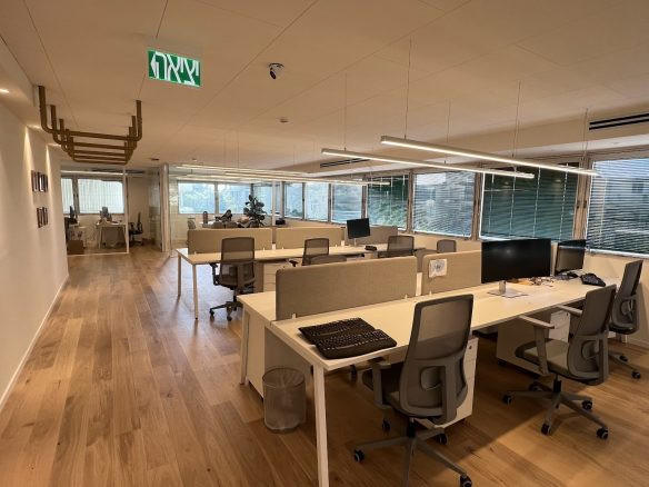 אופן ספייס עם עמדות עבודה