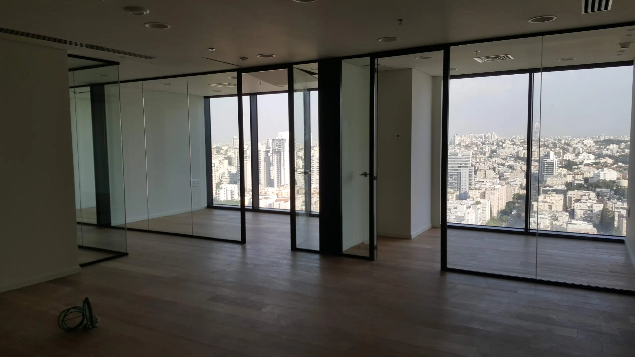 חדרי עבודה במשרד