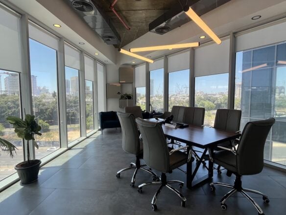 חדר ישיבות במשרד