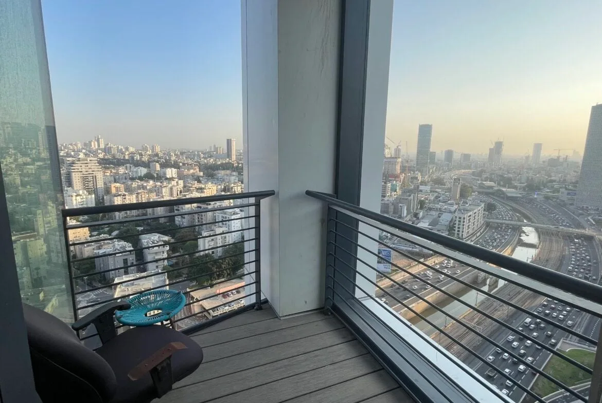 מרפסת קטנה פרטית