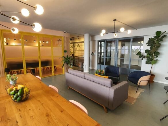 לאונג' ופינת אוכל