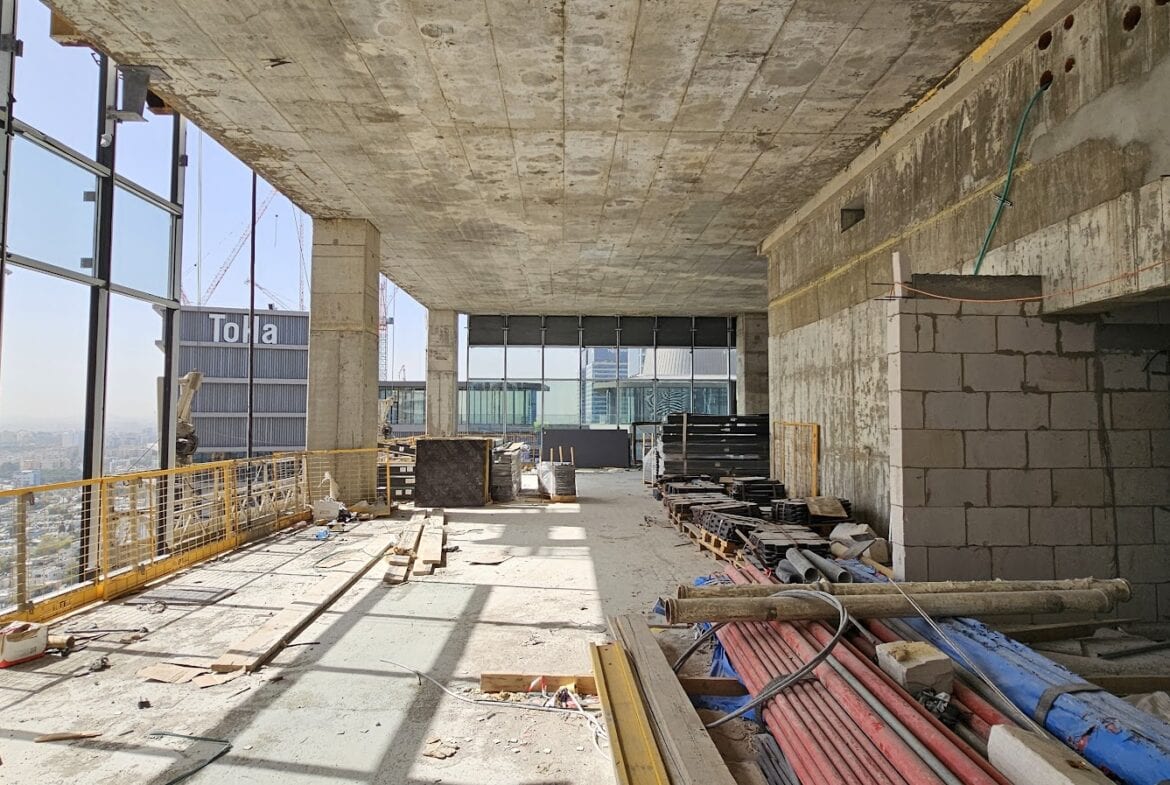 איסט אנד 1260 מטר