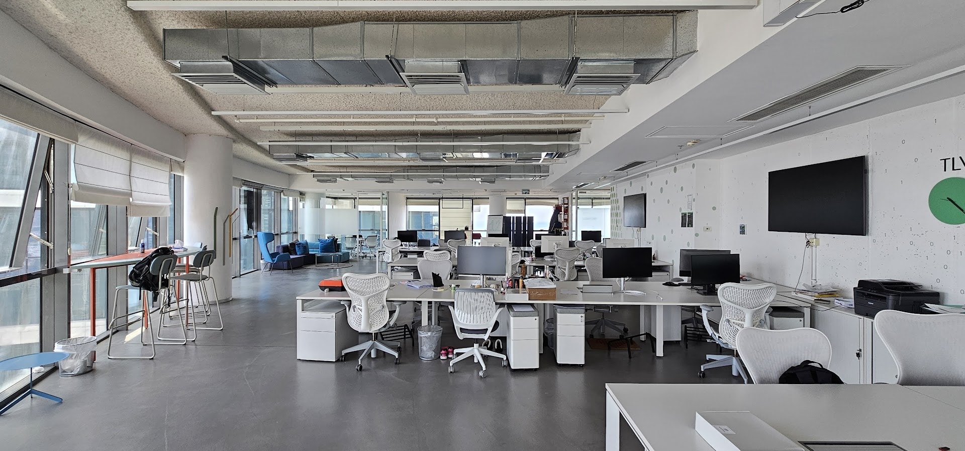 אופן ספייס עם עמדות עבודה אופן ספייס עם עמדות עבודה