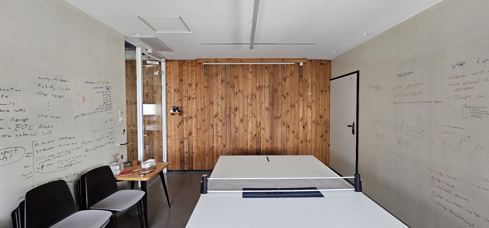 חדר פנאי ומשחקים חדר פנאי ומשחקים