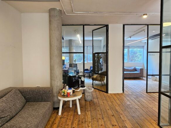 פינת ישיבה וחלוקה לחדרים