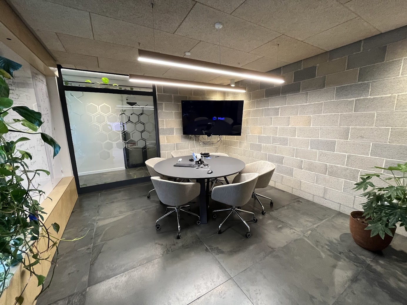 חדר ישיבות קטן חדר ישיבות קטן