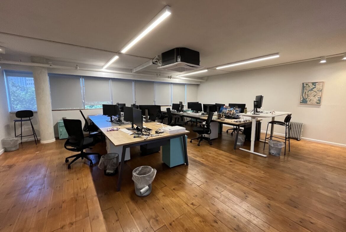 אופן ספייס עם עמדות עבודה