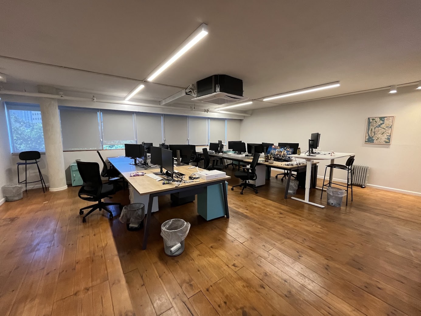 אופן ספייס עם עמדות עבודה אופן ספייס עם עמדות עבודה