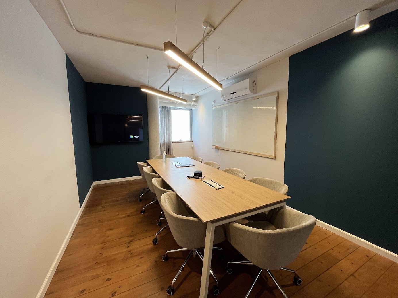 חדר ישיבות גדול חדר ישיבות גדול