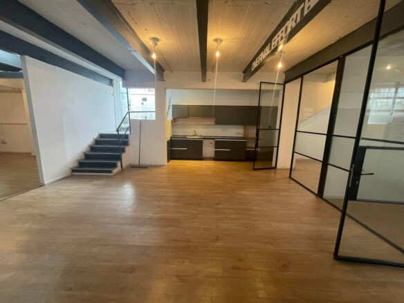 מטבח עם מקום לפינות אוכל ולאונג'