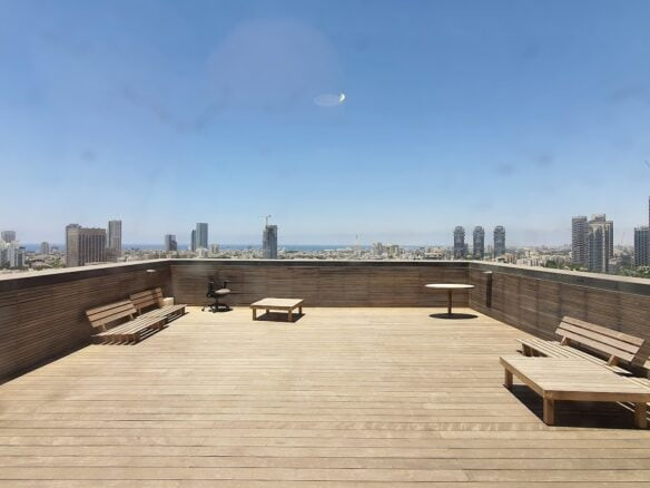 מרפסת פרטית עם נוף לכל תל אביב