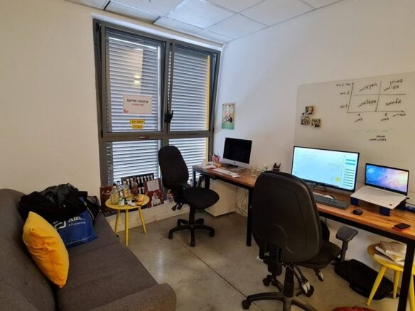 אחד מחדרי עבודה
