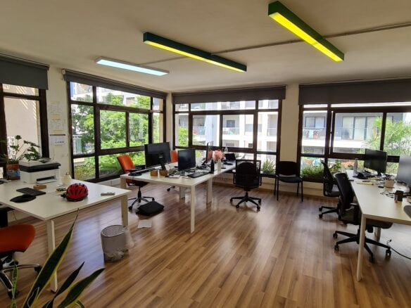 אופן ספייס עם עמדות עבודה