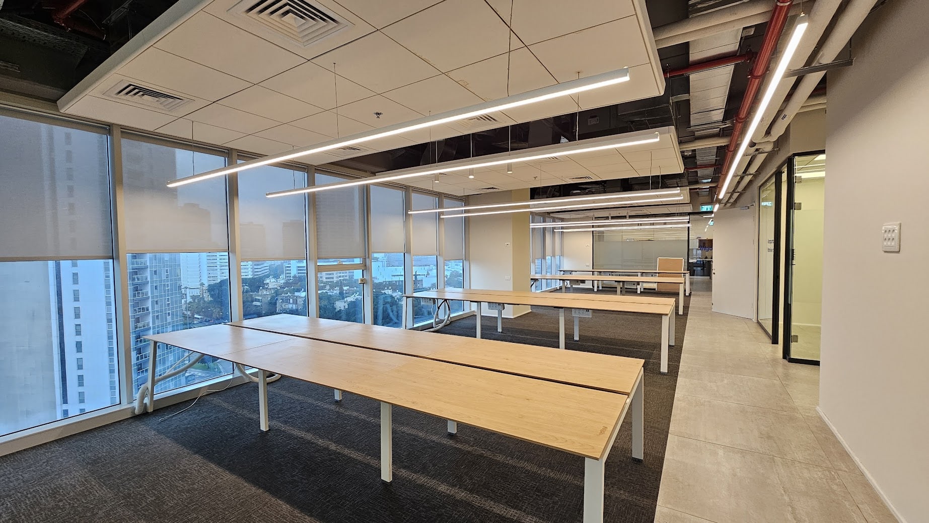 אזור אופן ספייס הגדול יותר במשרד