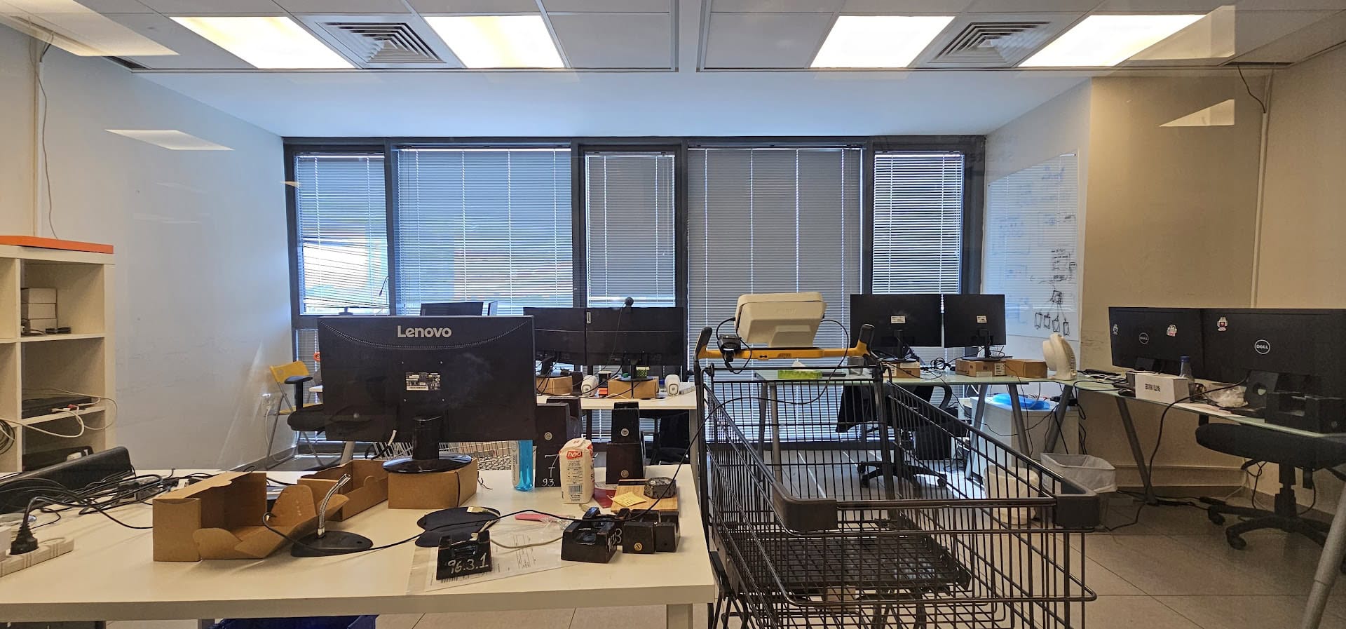 חדר עבודה גדול/ חדר צוות חדר עבודה גדול/ חדר צוות