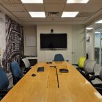 חדר ישיבות גדול במשרד