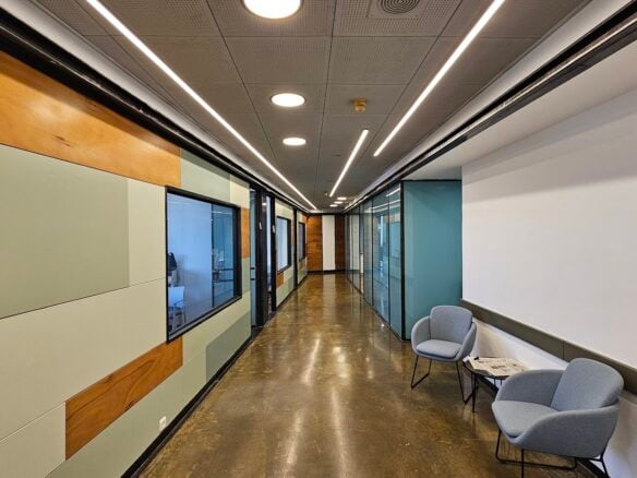 מסדרון וחלוקה לחדרים- פינת ישיבה