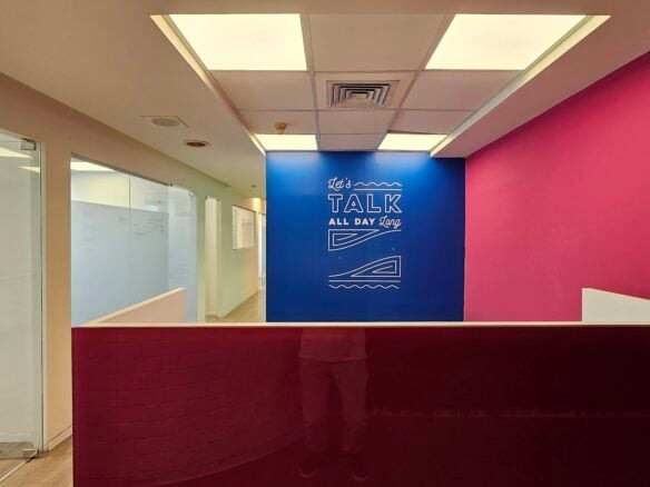 עמדת קבלה בכניסה למשרד